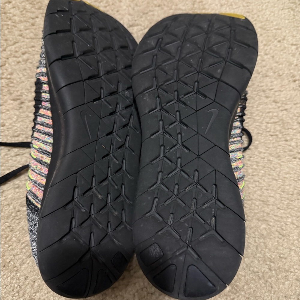 Nike Black and Multicolor Knit Running Shoes - Picture 3 of 8